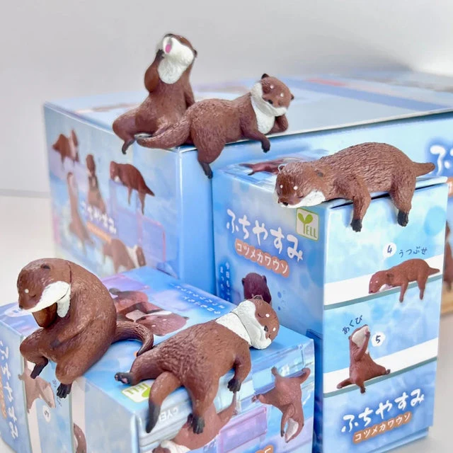 Yell Playful Hanging Small Clawed Otter Blind Box Asst (Box of 10) YE78330 / YL8330 - Image 4
